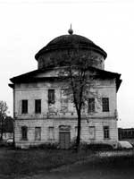 Грузинский собор был превращен в клуб. В алтаре находилась кинобудка и туалет, 1993 год.