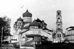 Троицкий собор - гараж, завод, рем. зона. 1993 год.