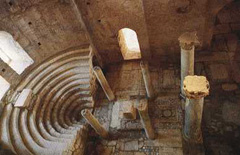 Интерьер храма в Мирах Ликийских
