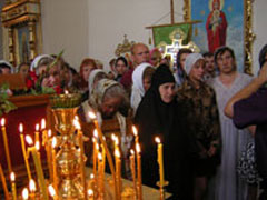 На Божественной литургии в Ильинском храме. Фото Дмитрия Катаргина