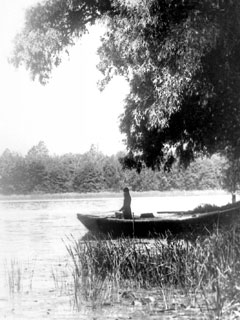 Монах на Раифском озере. Фото  А. Бреннинга, 1905 г. Фрагмент