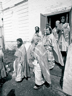 1992 год. Богослужение в монастыре. Фото Алексея Щурова.