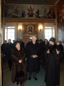 Первый Президент Российской Федерации Борис Ельцин в Грузинском соборе Раифского монастыря