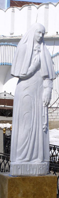 Скульптура Великой княгини Елизаветы Федоровны в Раифской обители. Фото Ольги Крестининой