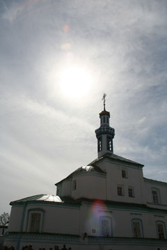 Как говорят очевидцы, в день крестного хода вокруг солнца появилась круговая радуга. Фото Матвея Самсонова