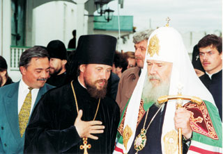 Святейший Патриарх во время визита в Раифский монастырь.      Фото 1997года