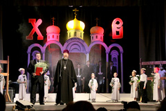 Владыка Анастасий поздравляет гостей праздника. Фото Марата Хаялутдинова