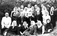Братия монастыря с прихожанами после закрытия обители в 30–е годы.
