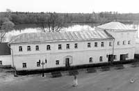 Братский корпус, где в советское время располагались тюремные карцеры после восстановления.