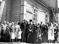 Настоятель храма с.Гари игумен Всеволод  с прихожанами. 25 июня 1988 год.