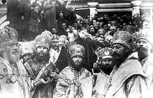 Донской монастырь. Вынос тела Святейшего после отпевания,1925 год.